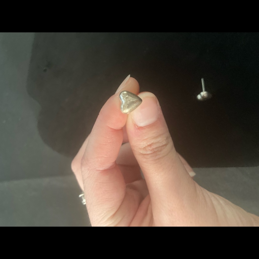 Heart stud earrings